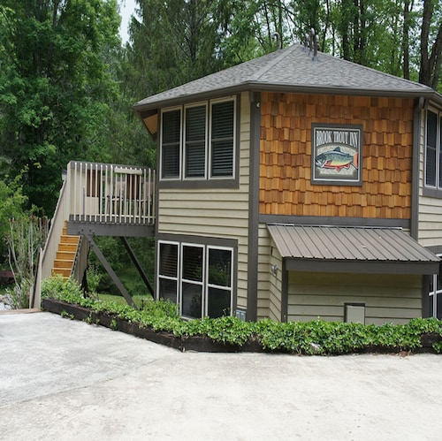 Brook Trout Inn, Transylvania