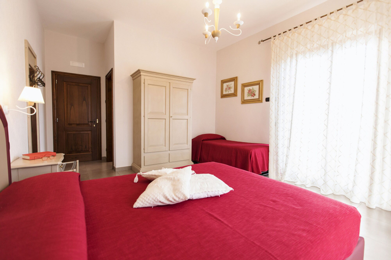 Bedroom 2, San Nicola, Napoli
