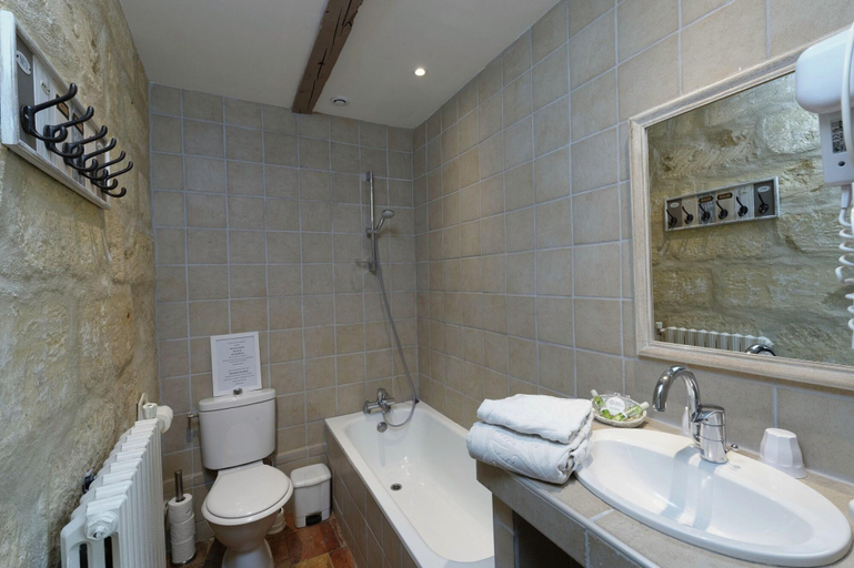 Bathroom 4, Domaine des Clos, Gard