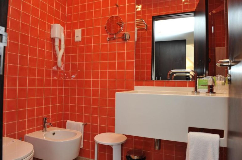 Bathroom 7