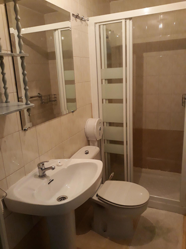Bathroom 5, Hostal Fuentesol, Madrid