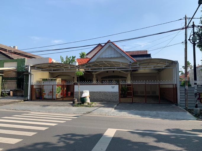Exterior & Views 2, Hotel O D'soetta, Malang