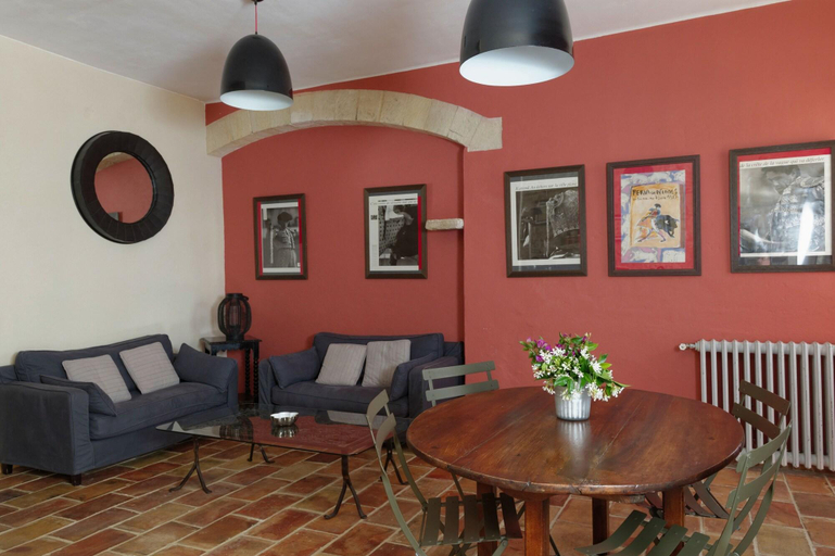 Public Area 2, Domaine des Clos, Gard