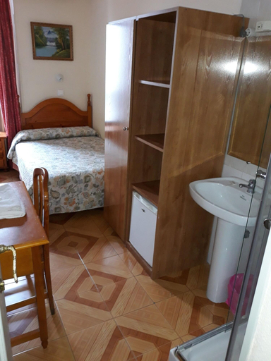 Bathroom 5, Hostal Fuentesol, Madrid