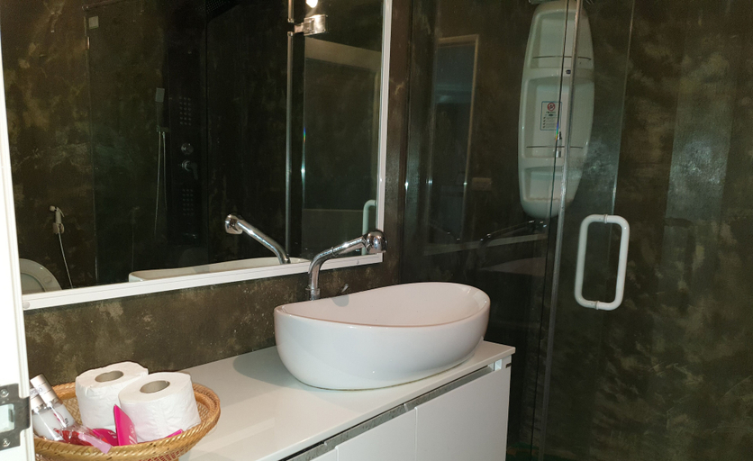 Bathroom 4, BE Rendez Vous Hotel, Phuket Island