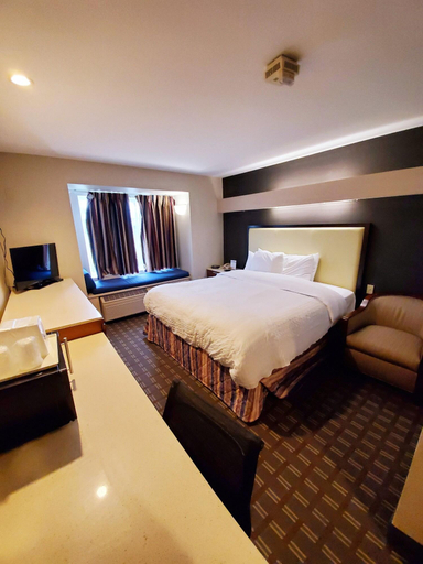 Bedroom 4, Americas Best Value Inn And Suites Racine, Racine
