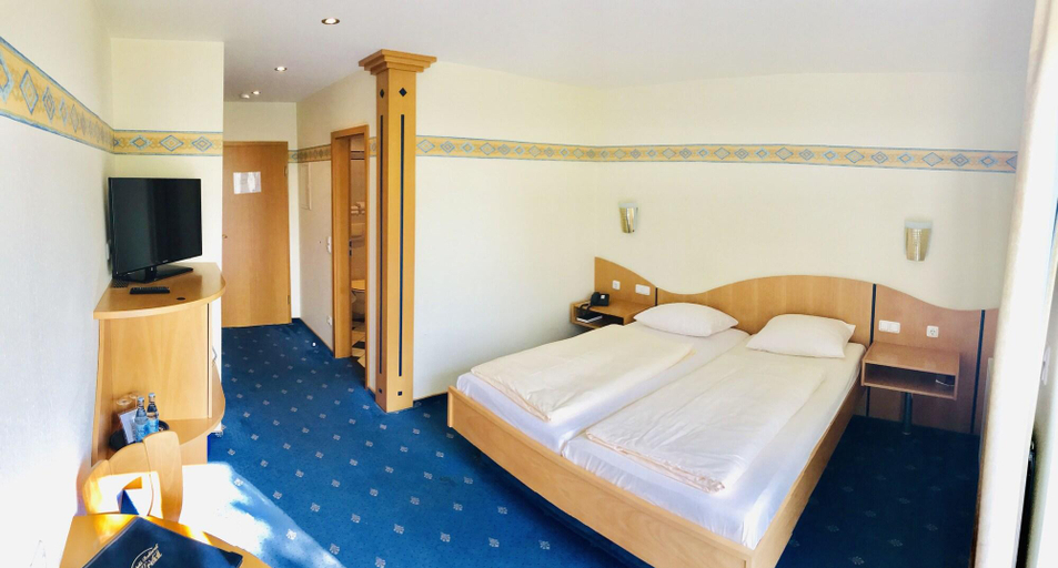 Bedroom 3, Berghotel Kristall, Birkenfeld