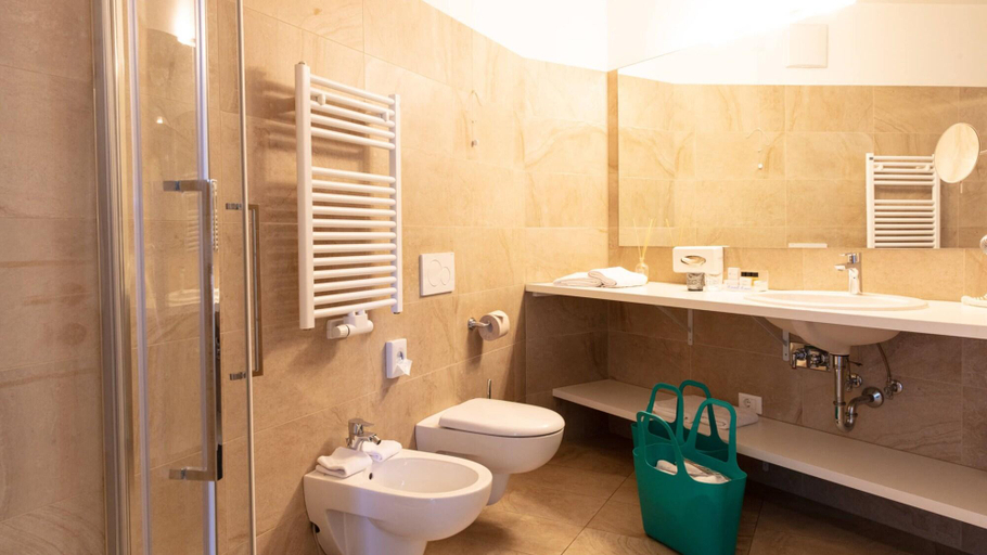 Bathroom 5, City Hotel Merano, Bolzano