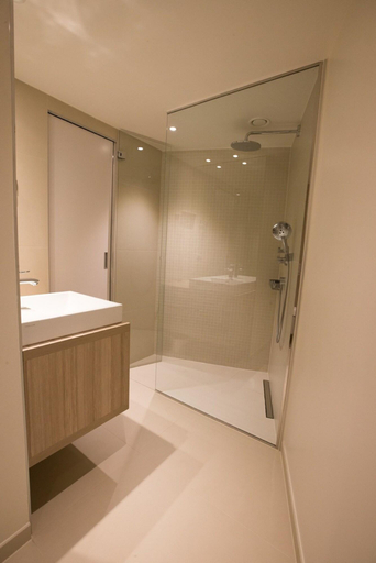 Bathroom 4, des Voyageurs, Lausanne