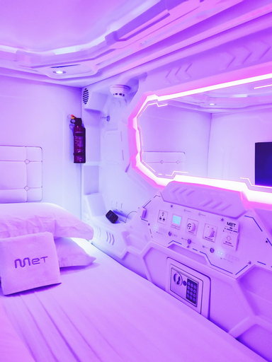 Met A Space Pod @ Arab Street, Rochor