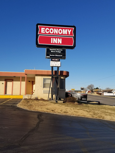 Exterior & Views 2, Economy Inn, Pratt