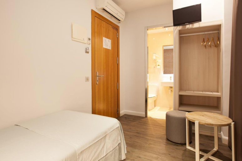 Bedroom 4, Hostal Fernando, Barcelona