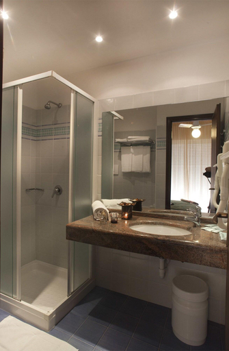 Bathroom 5, Hotel Classic, Ravenna
