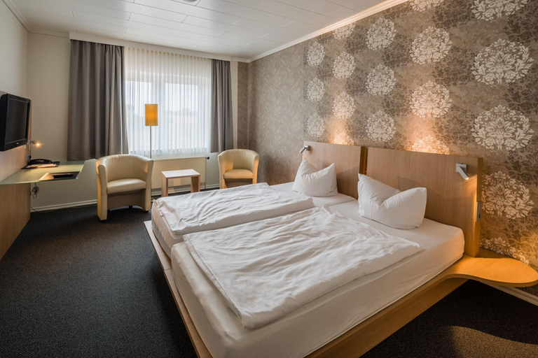 Bedroom 3, Land-Gut-Hotel Thöle, Nienburg (Weser)
