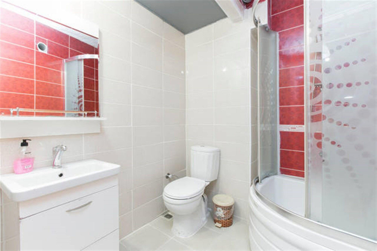 Bathroom 5, Istanbul Taksim Green House Hostel, Beyoğlu