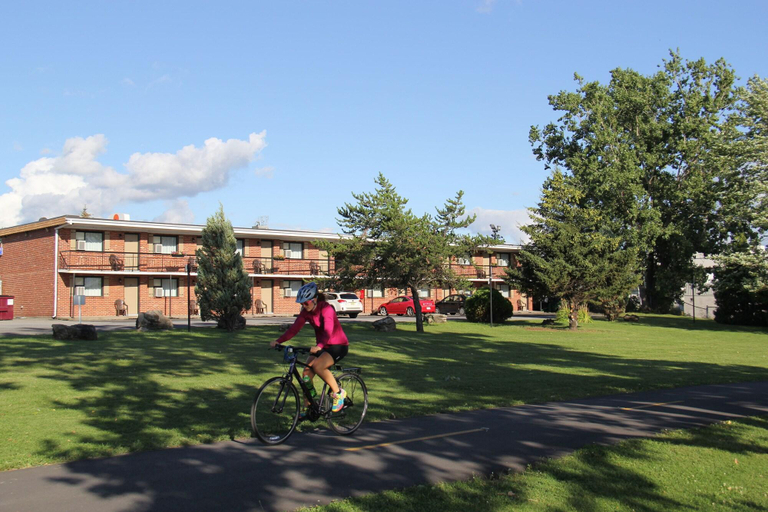 Others 4, Motel et Appartements du Fleuve, Champlain