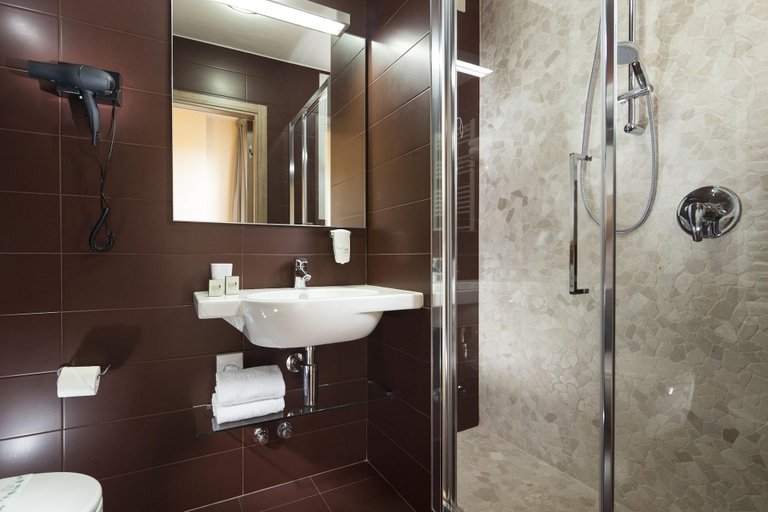 Bathroom 4, Hotel Rossini, Pesaro E Urbino