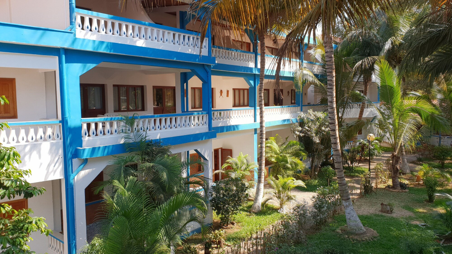 Exterior & Views