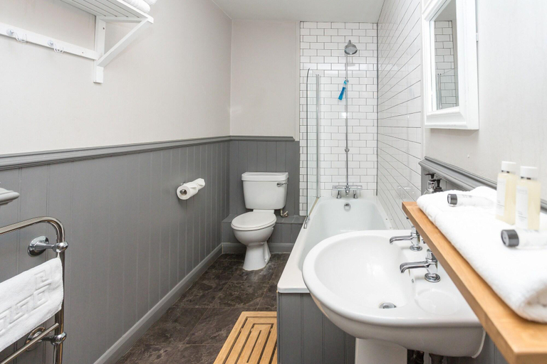 Bathroom 4, The White Hart Hotel by Marstons Inns, Suffolk