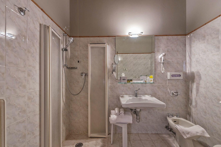 Bathroom 5, Miravalle, Pisa