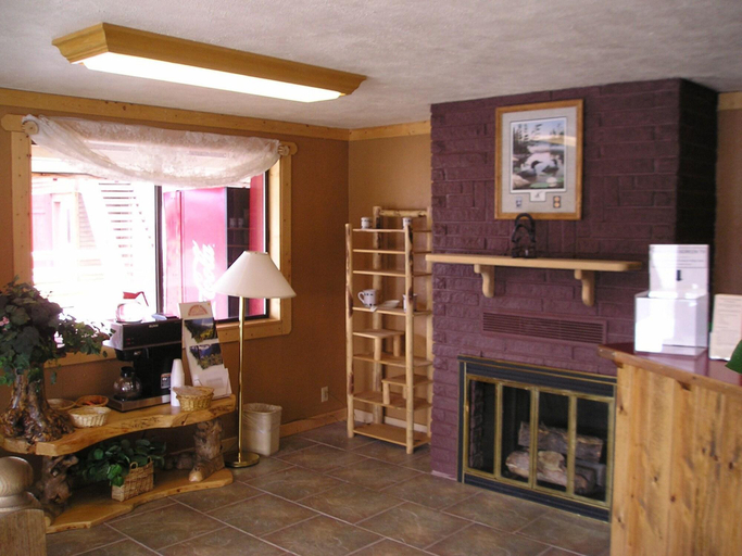 Public Area 2, Traveler's Lodge, Gallatin