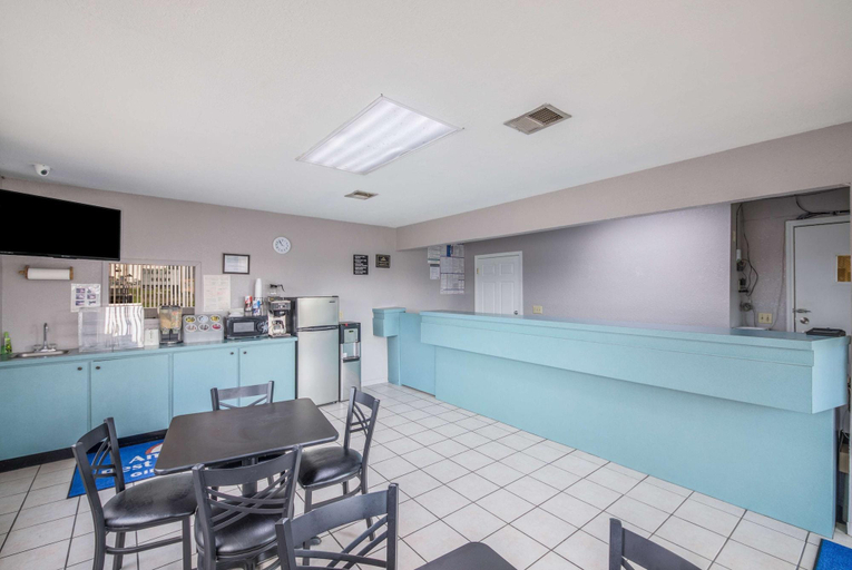 Public Area 2, Americas Best Value Inn Giddings, Lee