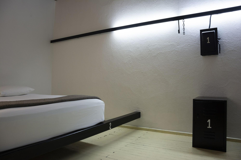 Bathroom 4, Downtown Beds, Mexico City