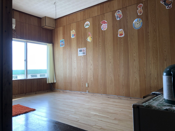 Public Area 2, Higashi No Ozu, Higashi
