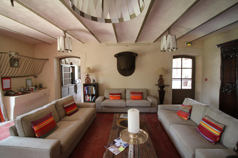 Public Area 2, Domaine des Clos, Gard