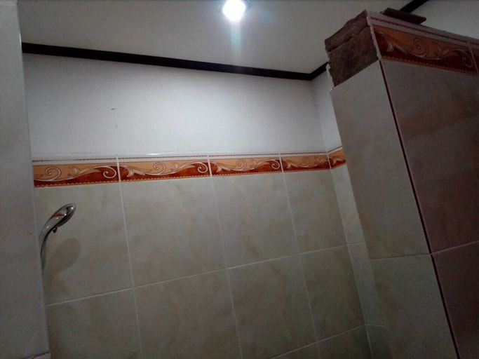 Bathroom 4, Phouluang Hotel, Pek