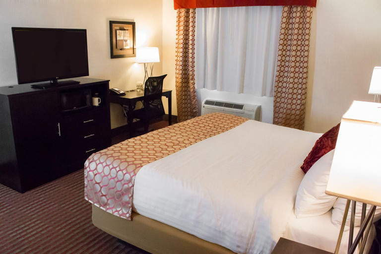 Bedroom 4, Grand Williston Hotel And Conference Center, Williams