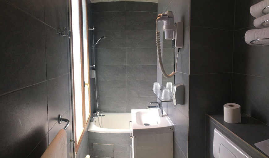 Bathroom 4, Du Maine, Paris