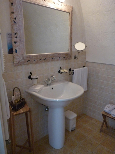 Bathroom 4, Masseria Fortificata Donnaloia, Bari