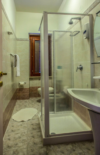 Bathroom 4, Hotel Sandalyon, Nuoro