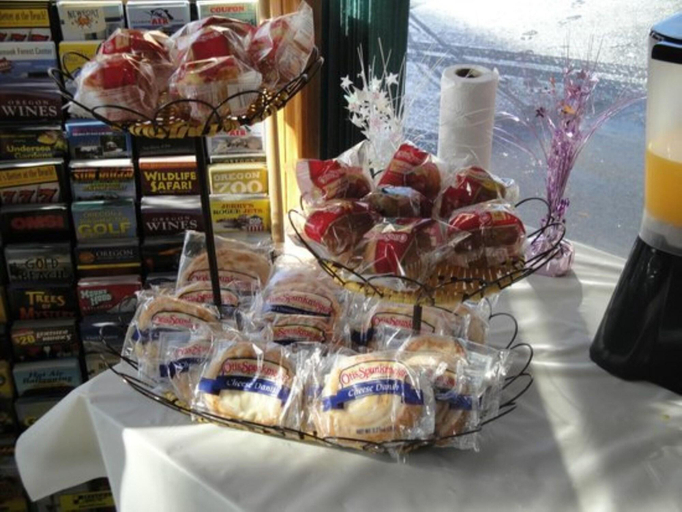 Food & Drinks, Ebb Tide Oceanfront Inn, Clatsop