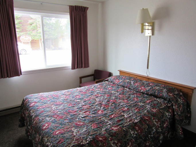 Bedroom 3, Traveler's Lodge, Gallatin