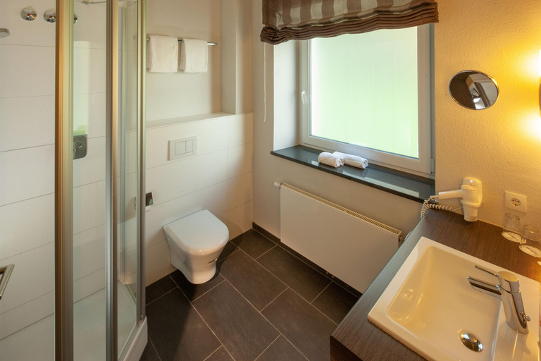 Bathroom 4, Airport BERGER'S Park, Unterallgäu
