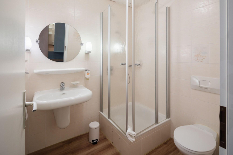 Bathroom, Land-Gut-Hotel Thöle, Nienburg (Weser)