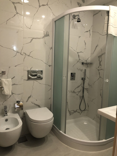Hotel Fieri, Fierit