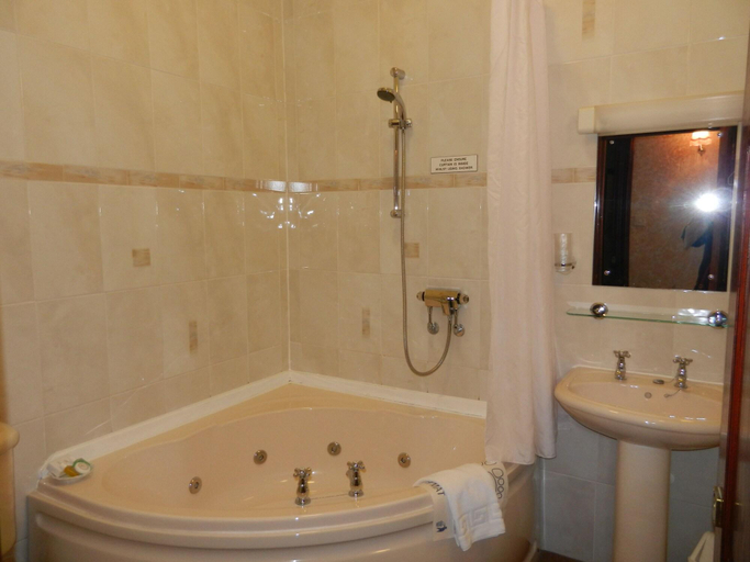 Bathroom 5, Morangie Hotel, Highland
