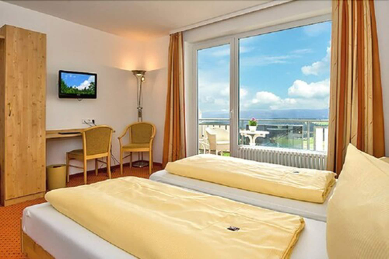 Bedroom 3, Jufa Hotel Schwarzwald, Breisgau-Hochschwarzwald