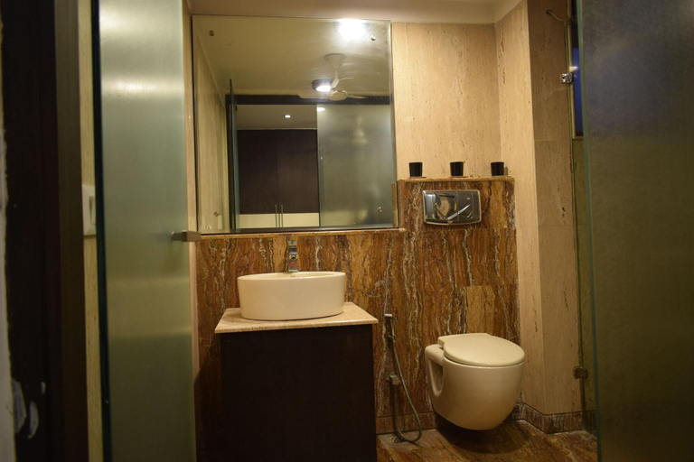 Bathroom 5, Bunkmates Hostel, Delhi