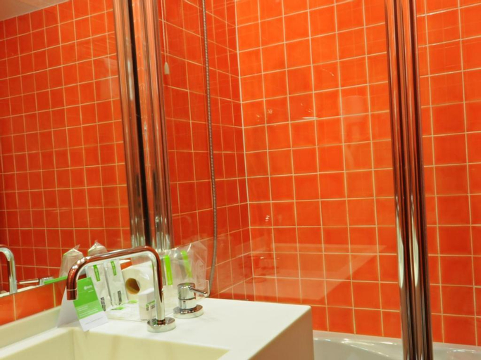 Bathroom 8