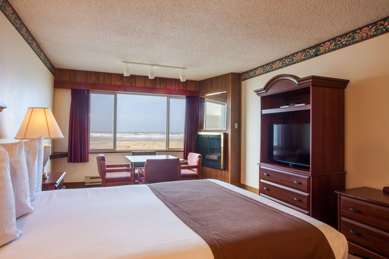 Bedroom 3, Ebb Tide Oceanfront Inn, Clatsop
