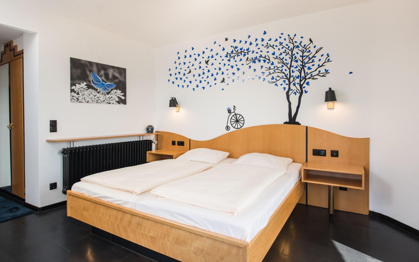 Bedroom 5, Berghotel Kristall, Birkenfeld