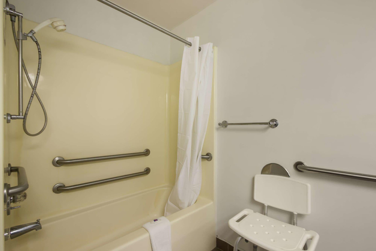 Bathroom 4, Motel 6 Rothschild, WI, Marathon