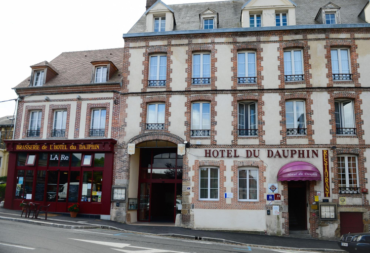Exterior & Views 2, Brit Hotel du Dauphin, Orne