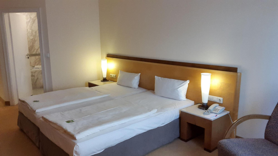 Bedroom 3, SORAT Insel-Hotel, Regensburg