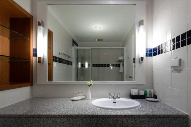 Bathroom 5, Kantary Bay, Si Racha