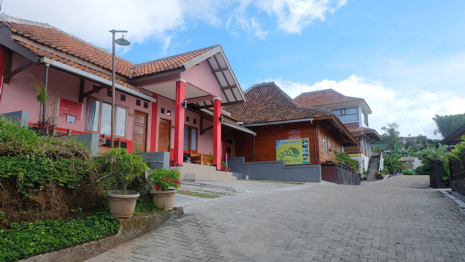 Lembur Incu Syariah Villa by ZUZU, Bandung